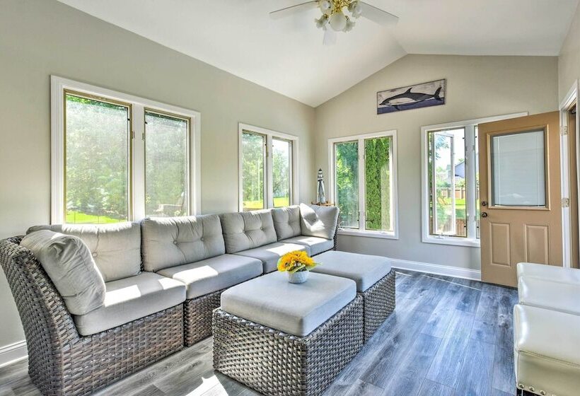 Pet Friendly Maple Grove Gem W/ Private Yard!