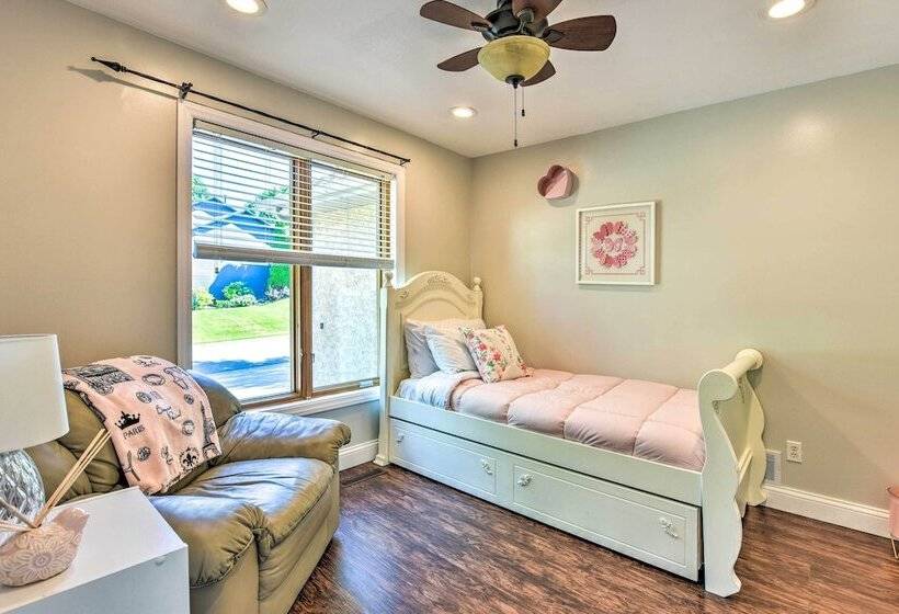 Pet Friendly Maple Grove Gem W/ Private Yard!