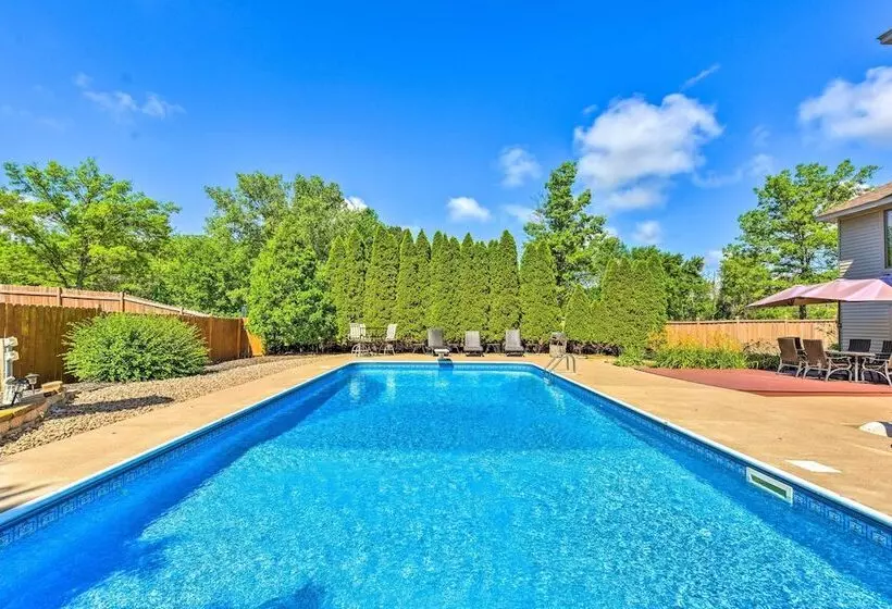 Pet Friendly Maple Grove Gem W/ Private Yard!