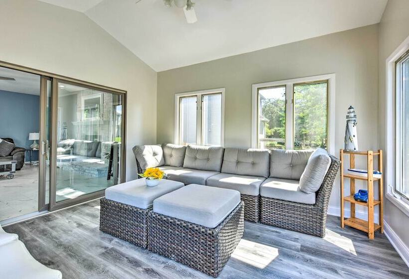 Pet Friendly Maple Grove Gem W/ Private Yard!