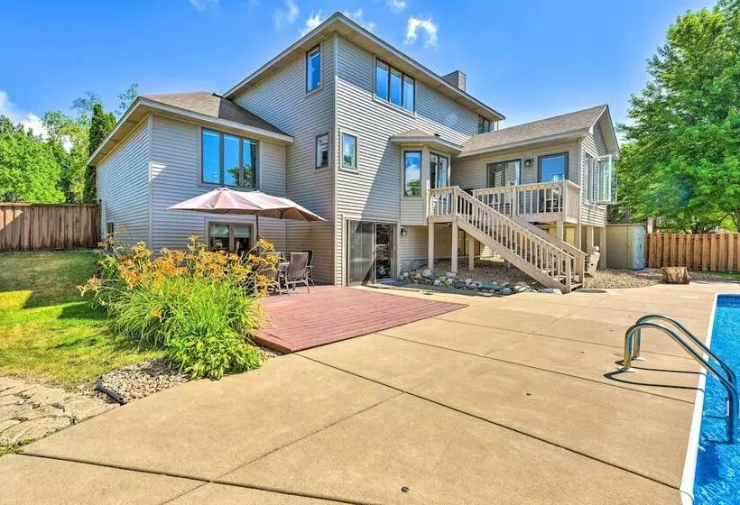 Pet Friendly Maple Grove Gem W/ Private Yard!