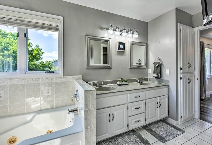 Pet Friendly Maple Grove Gem W/ Private Yard!