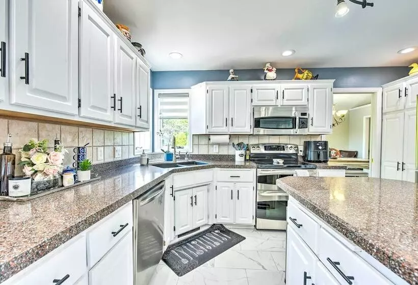 Pet Friendly Maple Grove Gem W/ Private Yard!