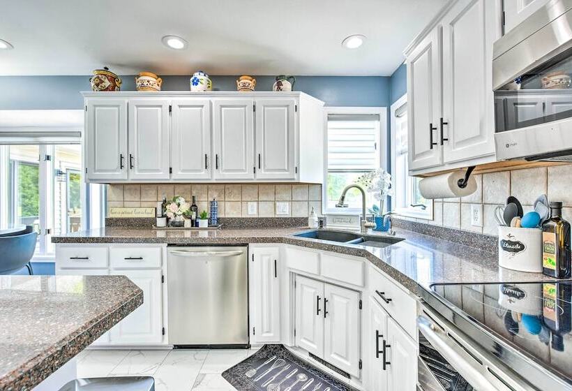 Pet Friendly Maple Grove Gem W/ Private Yard!