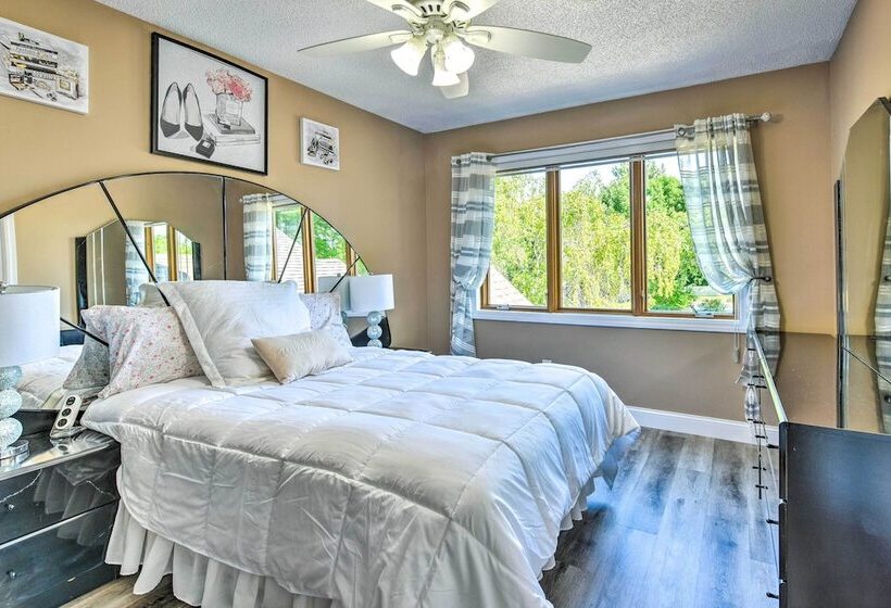 Pet Friendly Maple Grove Gem W/ Private Yard!