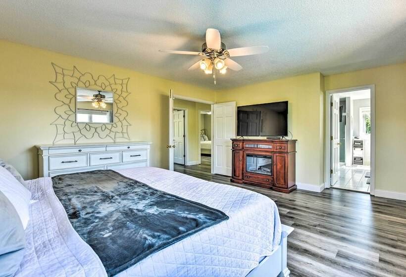 Pet Friendly Maple Grove Gem W/ Private Yard!