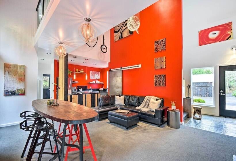 Private Indianola House W/ Patio + Fire Pit