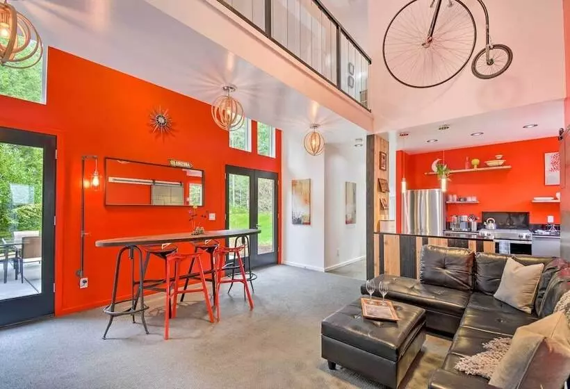 Private Indianola House W/ Patio + Fire Pit