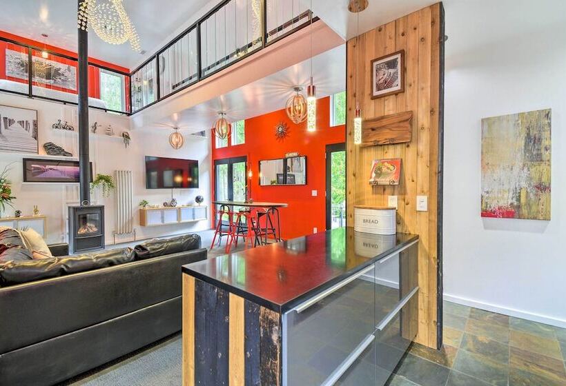 Private Indianola House W/ Patio + Fire Pit