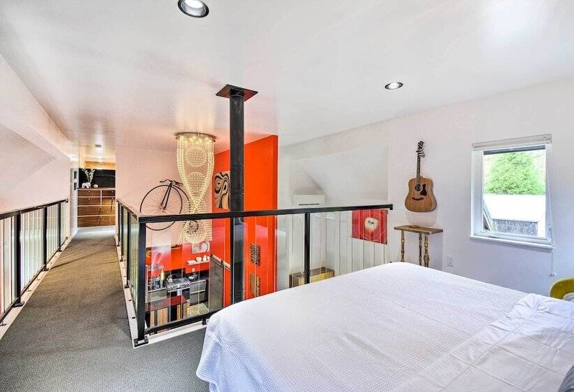 Private Indianola House W/ Patio + Fire Pit