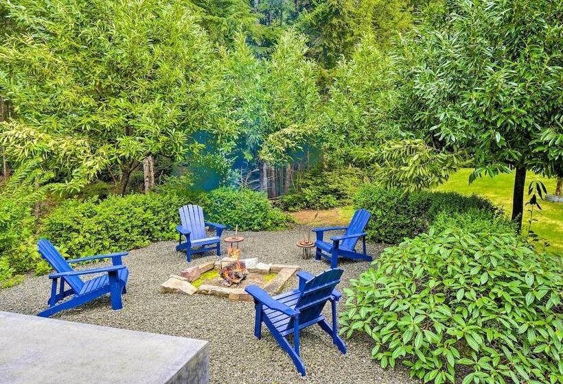 Private Indianola House W/ Patio + Fire Pit