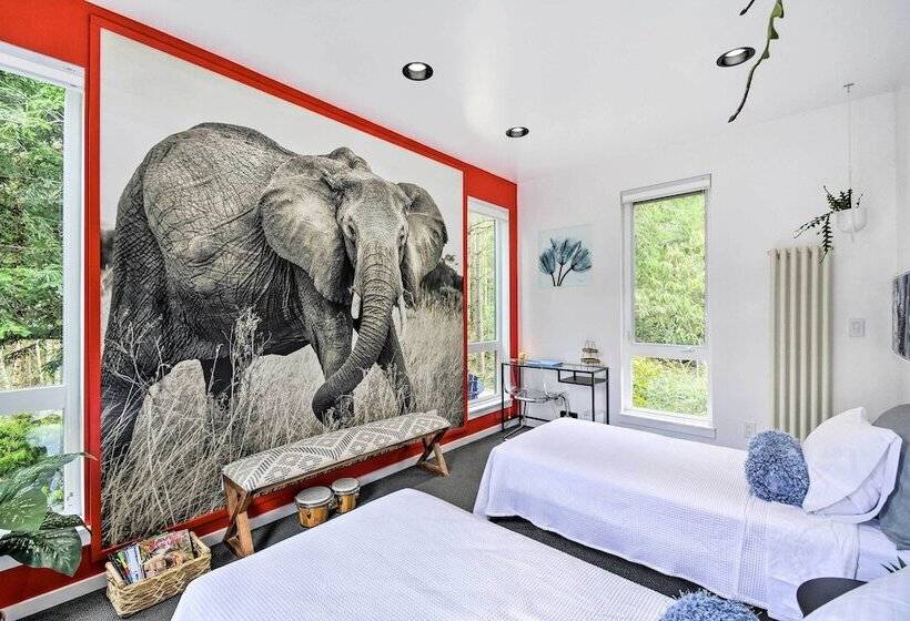 Private Indianola House W/ Patio + Fire Pit