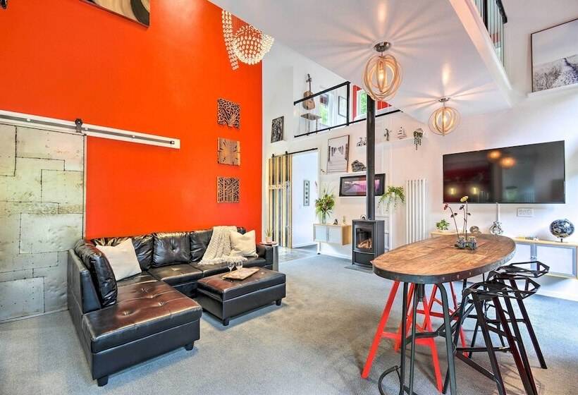 Private Indianola House W/ Patio + Fire Pit