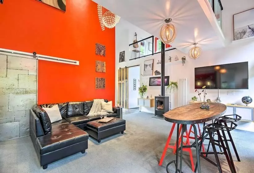 Private Indianola House W/ Patio + Fire Pit