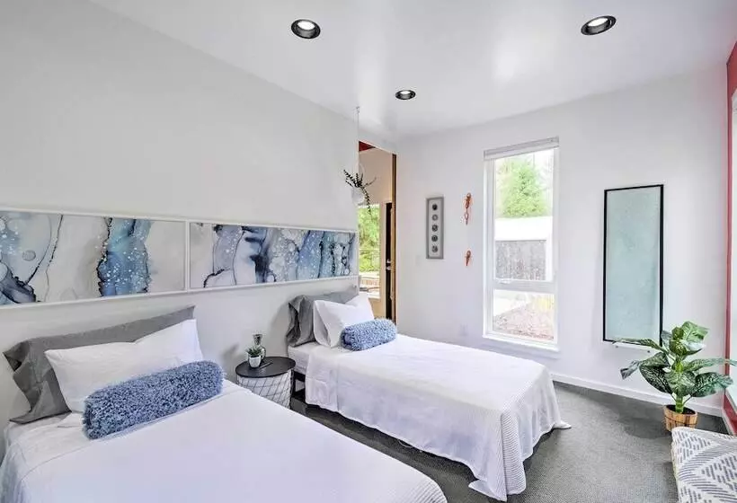 Private Indianola House W/ Patio + Fire Pit