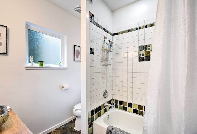 Private Indianola House W/ Patio + Fire Pit