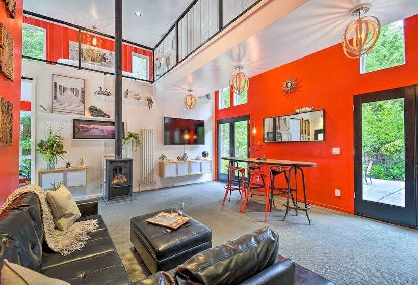 Private Indianola House W/ Patio + Fire Pit