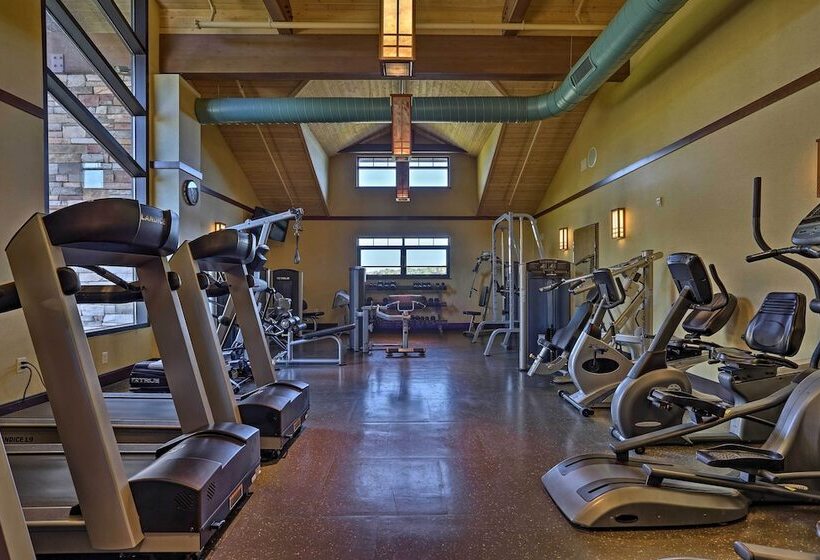 Arrowhead Lake Amenities: Quaint Home W/ Fireplace