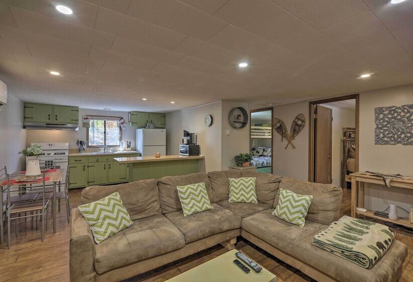 Arrowhead Lake Amenities: Quaint Home W/ Fireplace