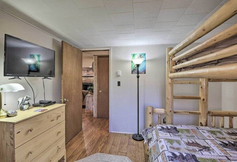 Arrowhead Lake Amenities: Quaint Home W/ Fireplace