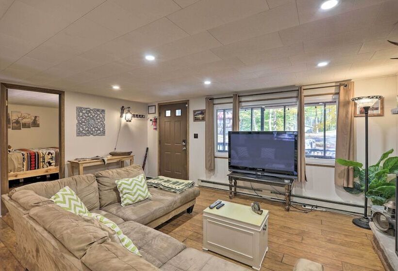 Arrowhead Lake Amenities: Quaint Home W/ Fireplace