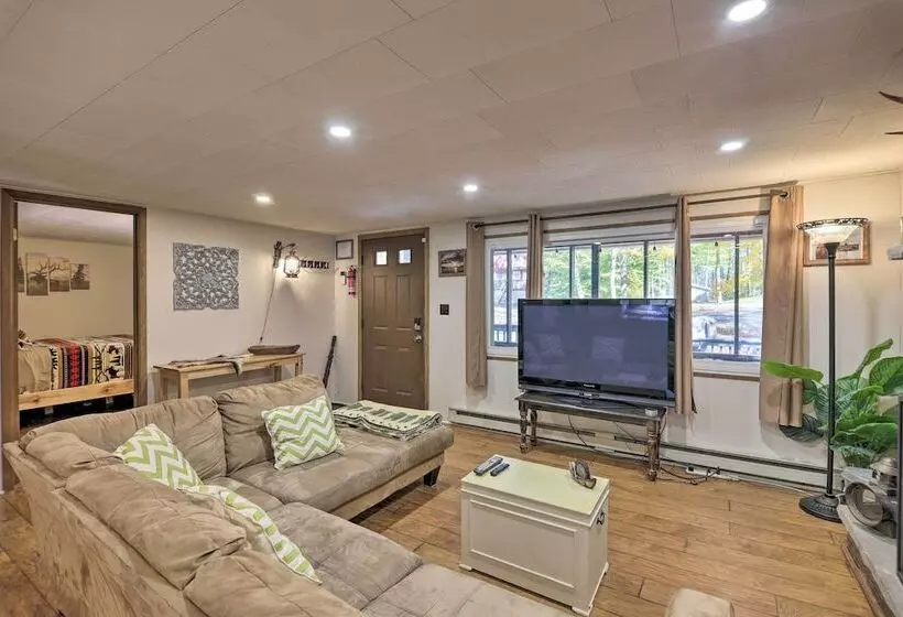 Arrowhead Lake Amenities: Quaint Home W/ Fireplace