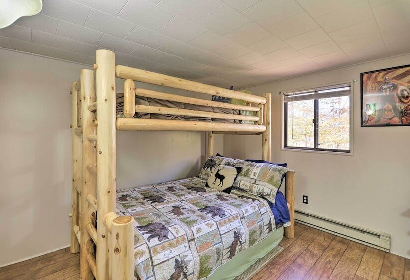 Arrowhead Lake Amenities: Quaint Home W/ Fireplace