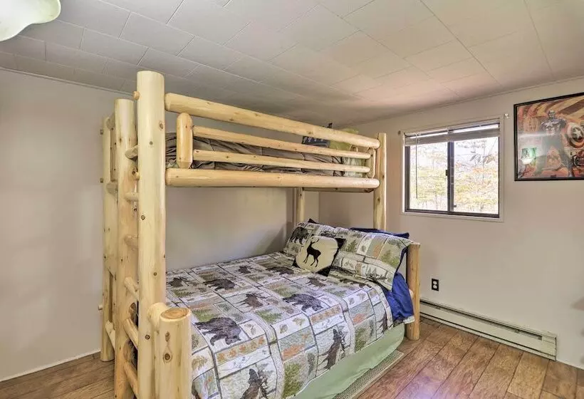 Arrowhead Lake Amenities: Quaint Home W/ Fireplace