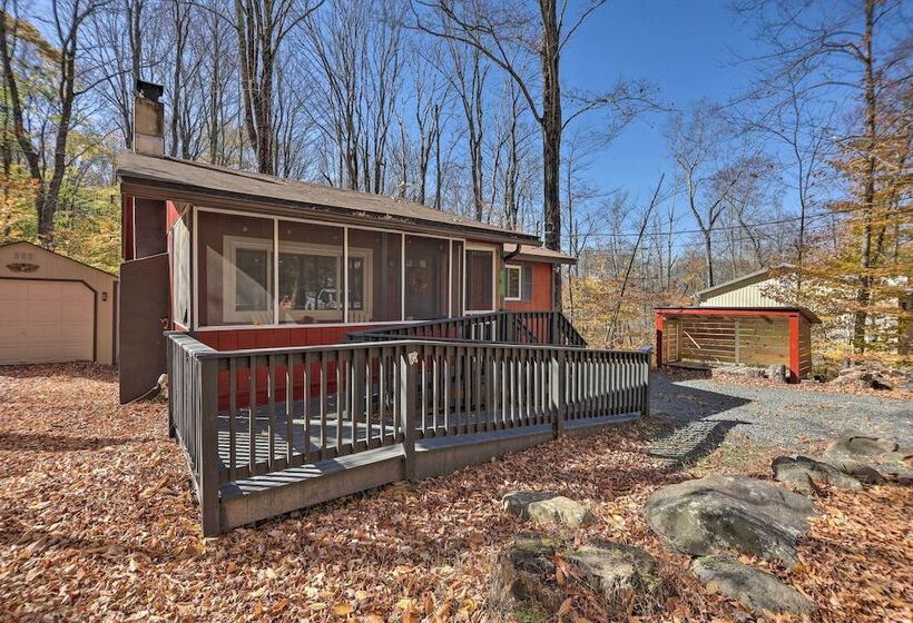 Arrowhead Lake Amenities: Quaint Home W/ Fireplace