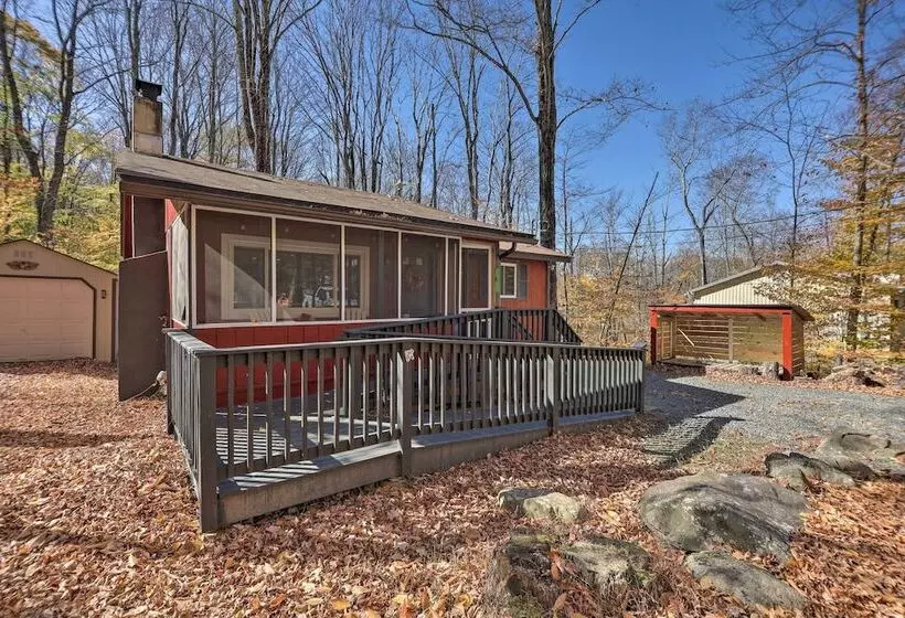 Arrowhead Lake Amenities: Quaint Home W/ Fireplace