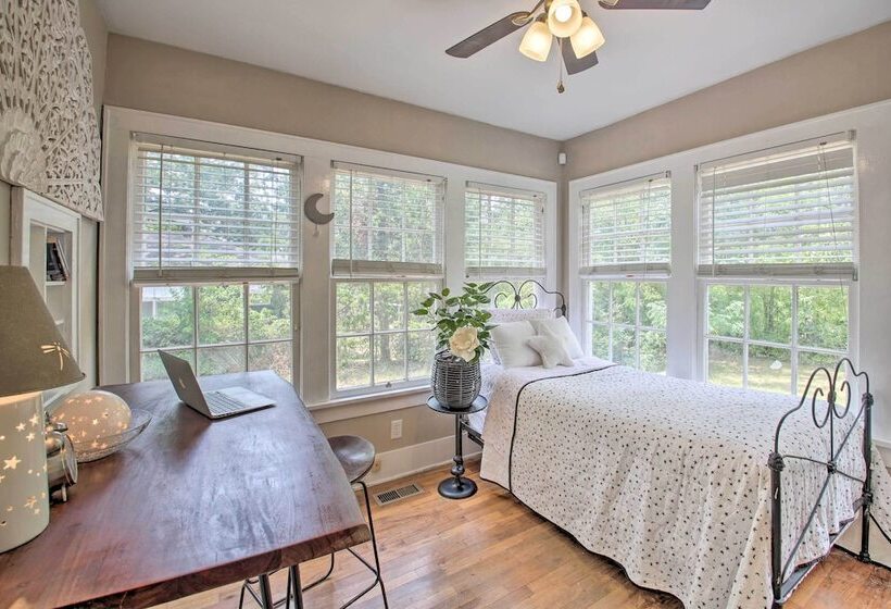 2 Mi To Central Ave: Quaint Hot Springs Home!