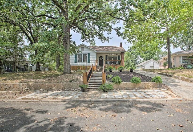 2 Mi To Central Ave: Quaint Hot Springs Home!