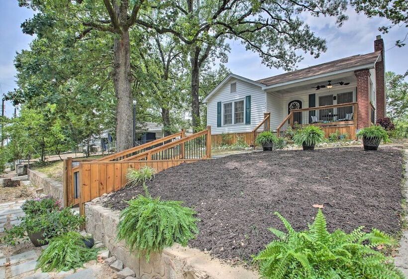 2 Mi To Central Ave: Quaint Hot Springs Home!