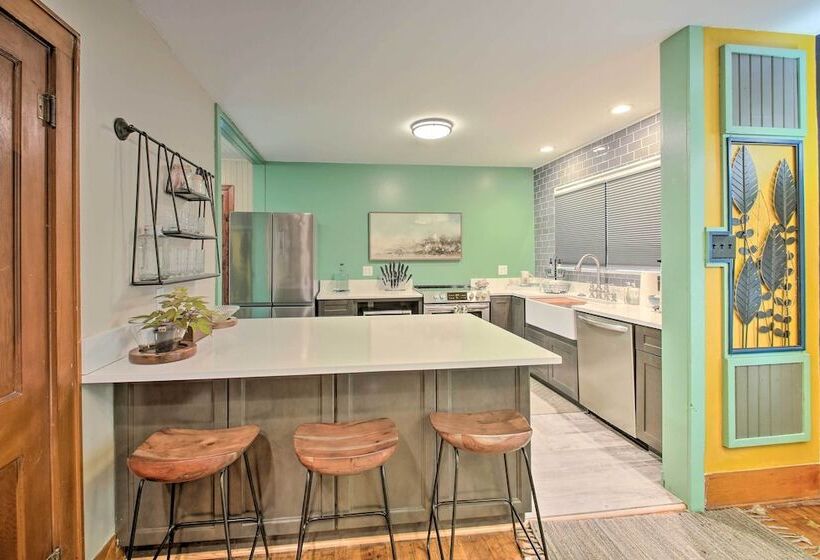 2 Mi To Central Ave: Quaint Hot Springs Home!