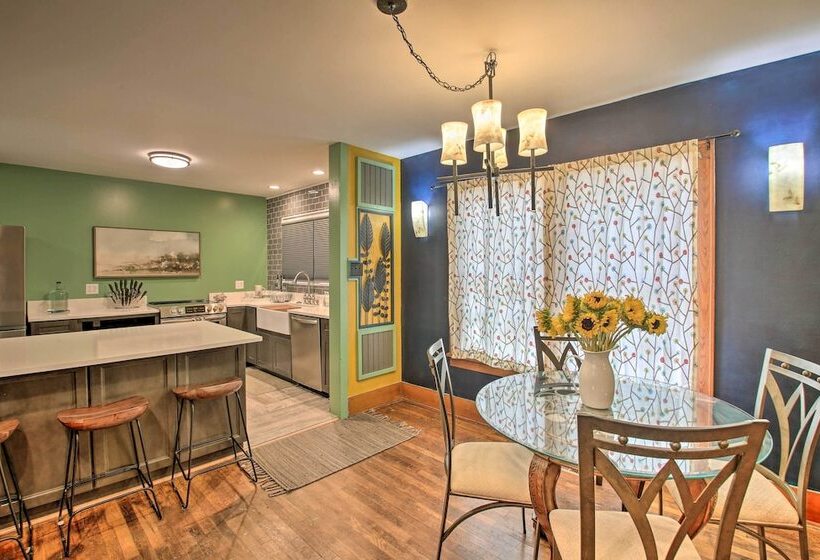 2 Mi To Central Ave: Quaint Hot Springs Home!