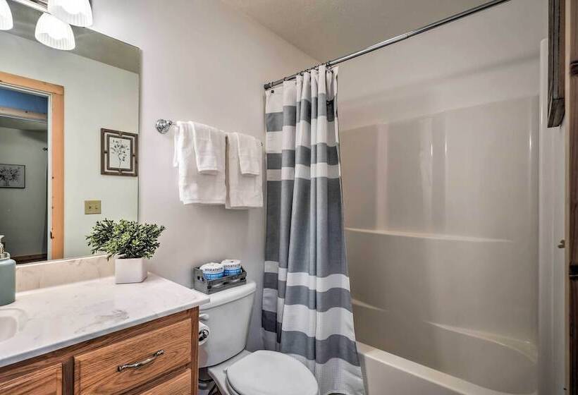 Quiet & Cozy Omaha Cabin ~ 20 Mi To Branson!