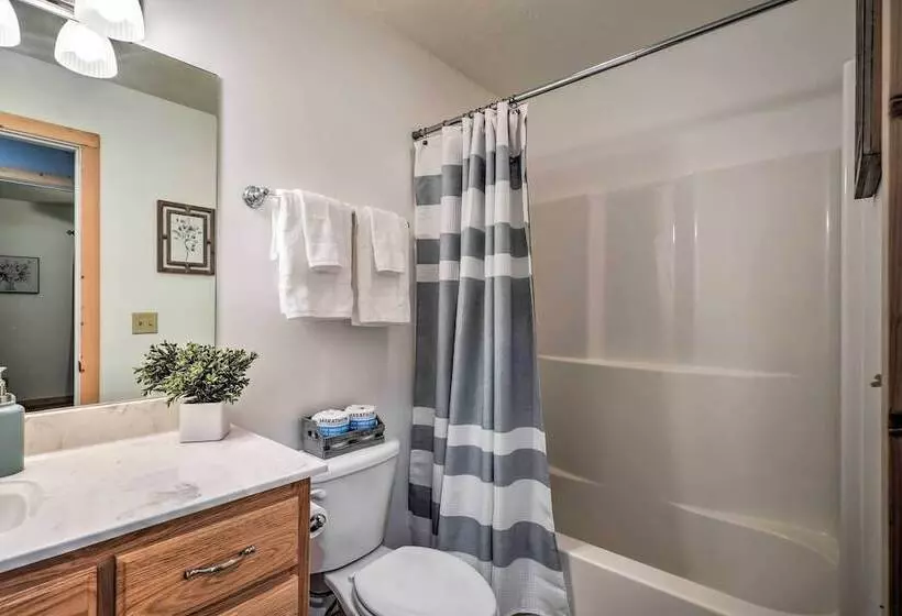 Quiet & Cozy Omaha Cabin ~ 20 Mi To Branson!