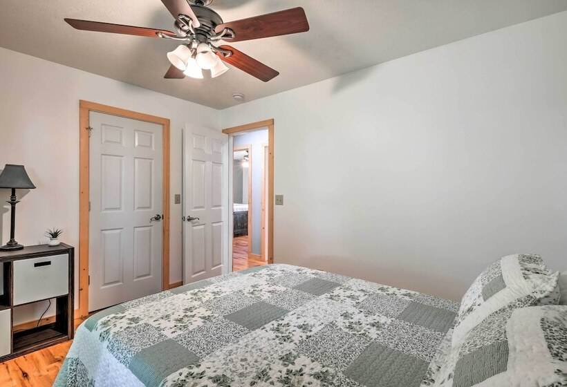 Quiet & Cozy Omaha Cabin ~ 20 Mi To Branson!