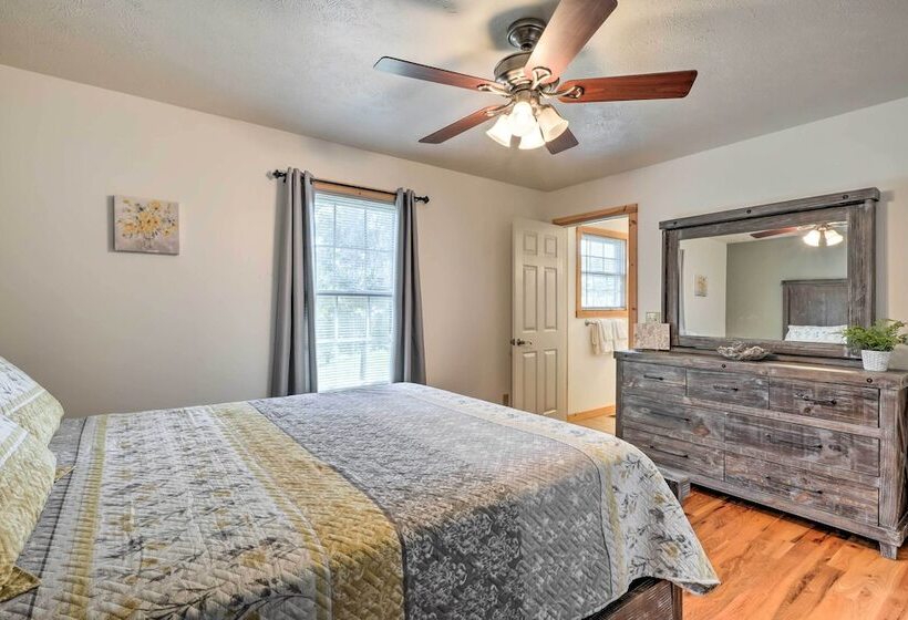 Quiet & Cozy Omaha Cabin ~ 20 Mi To Branson!