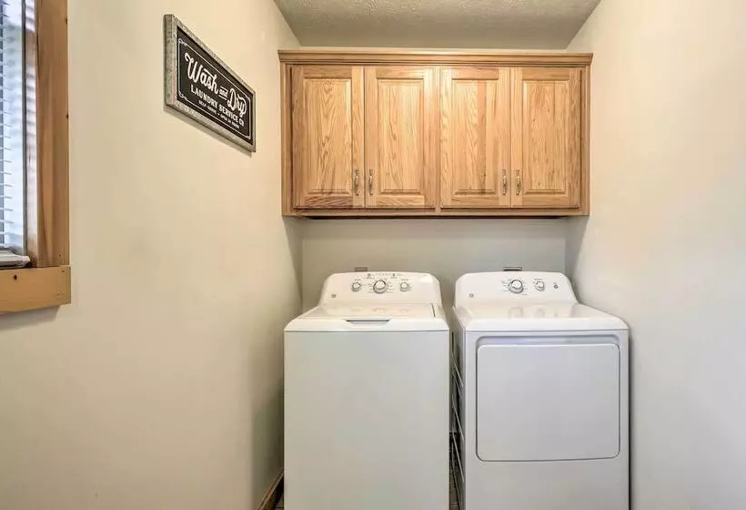 Quiet & Cozy Omaha Cabin ~ 20 Mi To Branson!