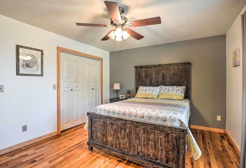 Quiet & Cozy Omaha Cabin ~ 20 Mi To Branson!