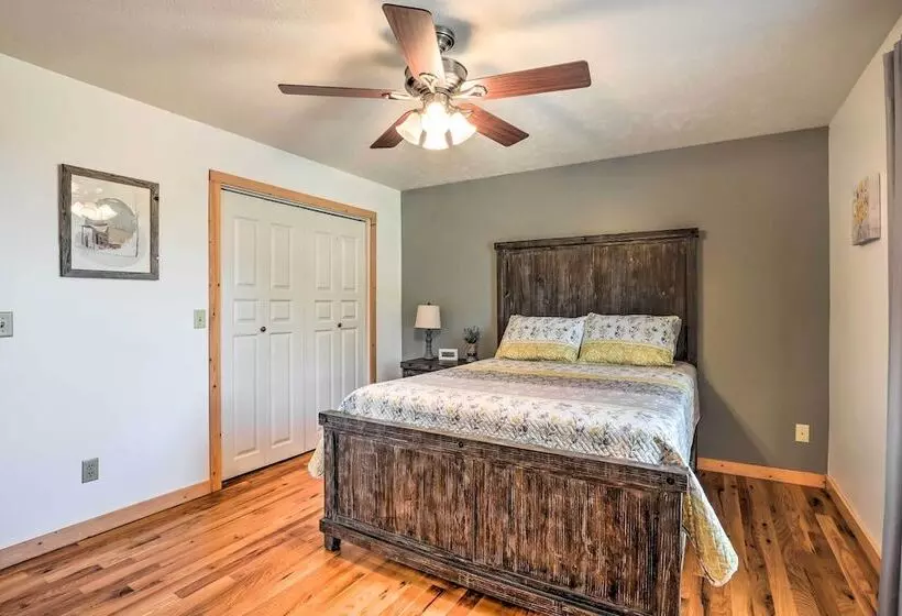 Quiet & Cozy Omaha Cabin ~ 20 Mi To Branson!