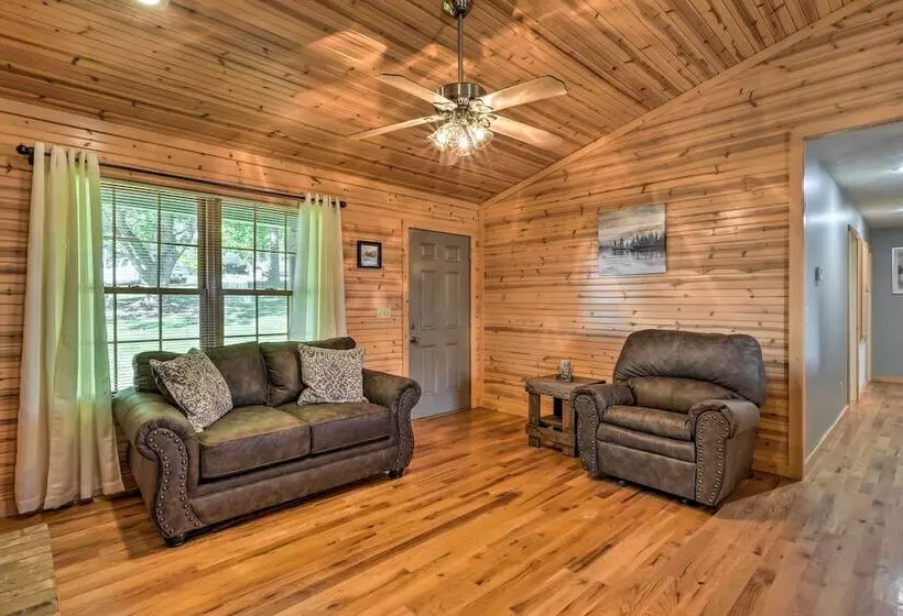 Quiet & Cozy Omaha Cabin ~ 20 Mi To Branson!