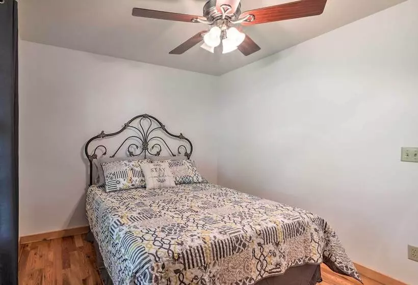 Quiet & Cozy Omaha Cabin ~ 20 Mi To Branson!