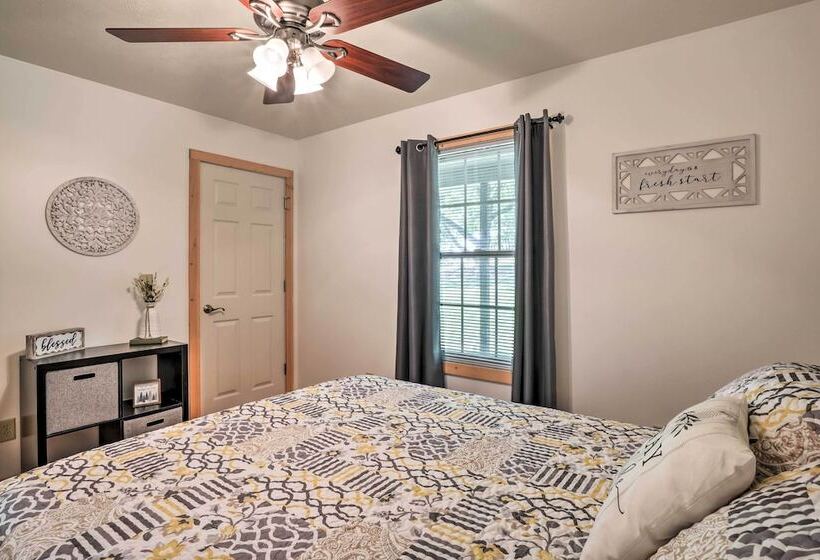 Quiet & Cozy Omaha Cabin ~ 20 Mi To Branson!