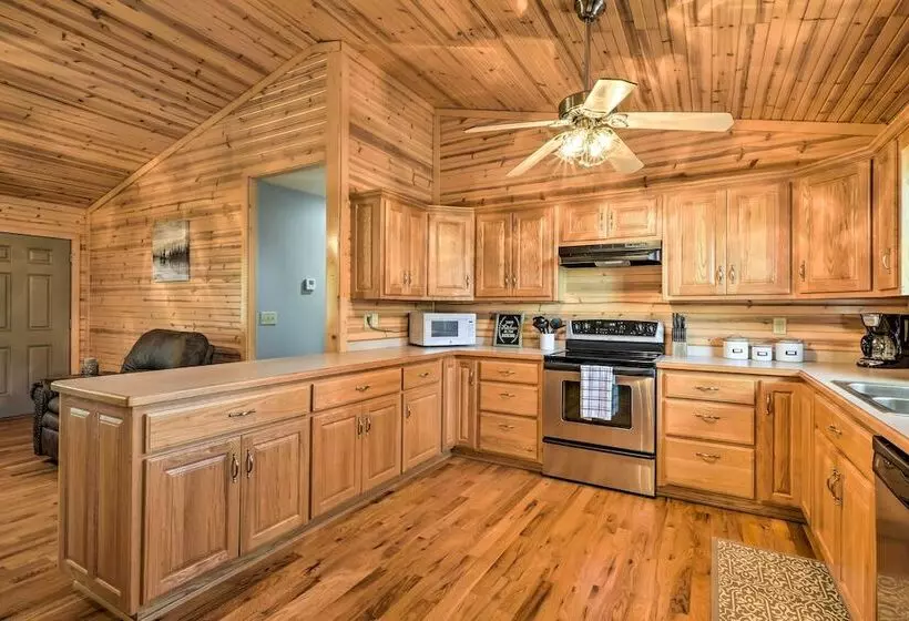 Quiet & Cozy Omaha Cabin ~ 20 Mi To Branson!