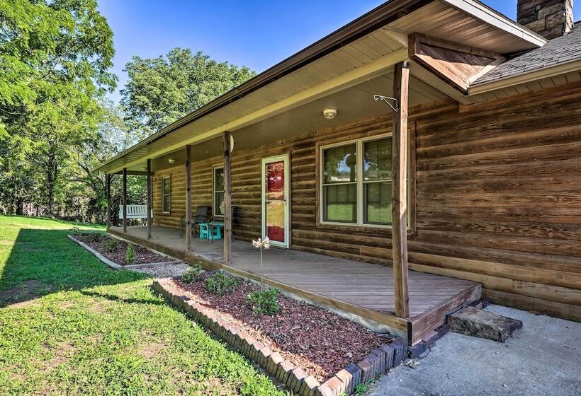 Quiet & Cozy Omaha Cabin ~ 20 Mi To Branson!