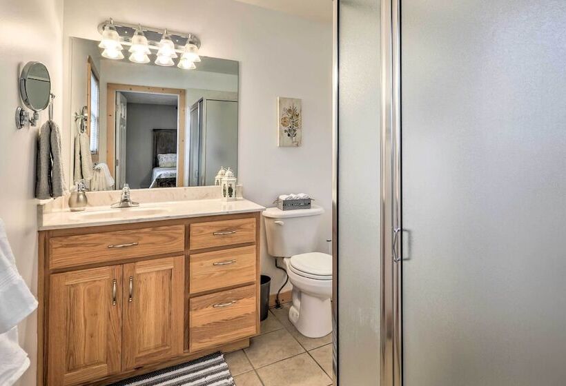 Quiet & Cozy Omaha Cabin ~ 20 Mi To Branson!