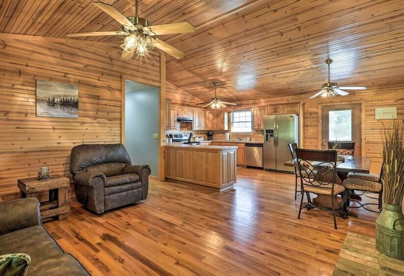 Quiet & Cozy Omaha Cabin ~ 20 Mi To Branson!