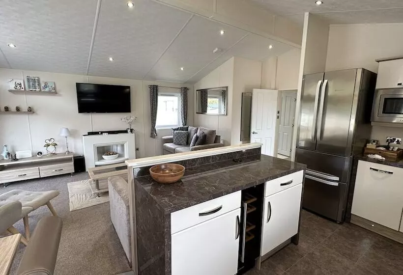 Lomakeskus Escape Holidays Limited